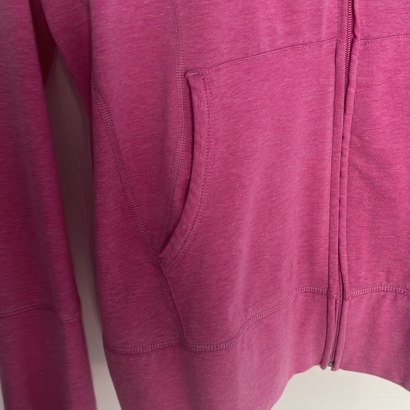 Large lightweight hooded athletic top - Picture 4 of 6
